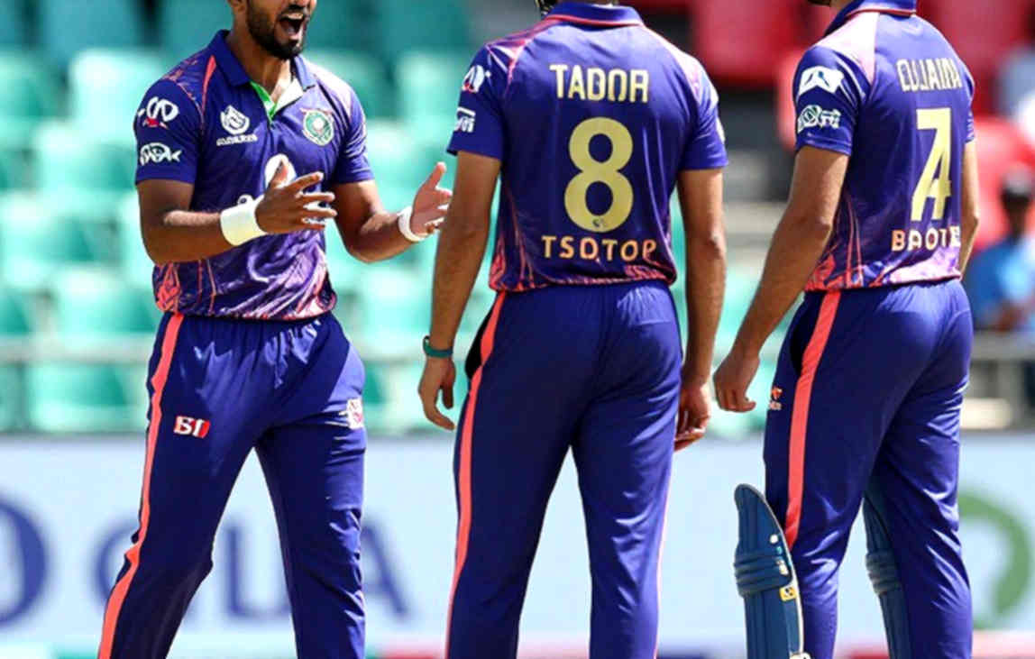 কনস্টাসের দুই সেঞ্চুরি, দুই ফরম্যাট: টেস্ট রিকলের প্রশ্নটা রানের হিসাবে নয়, ফরম্যাটের হিসাবে