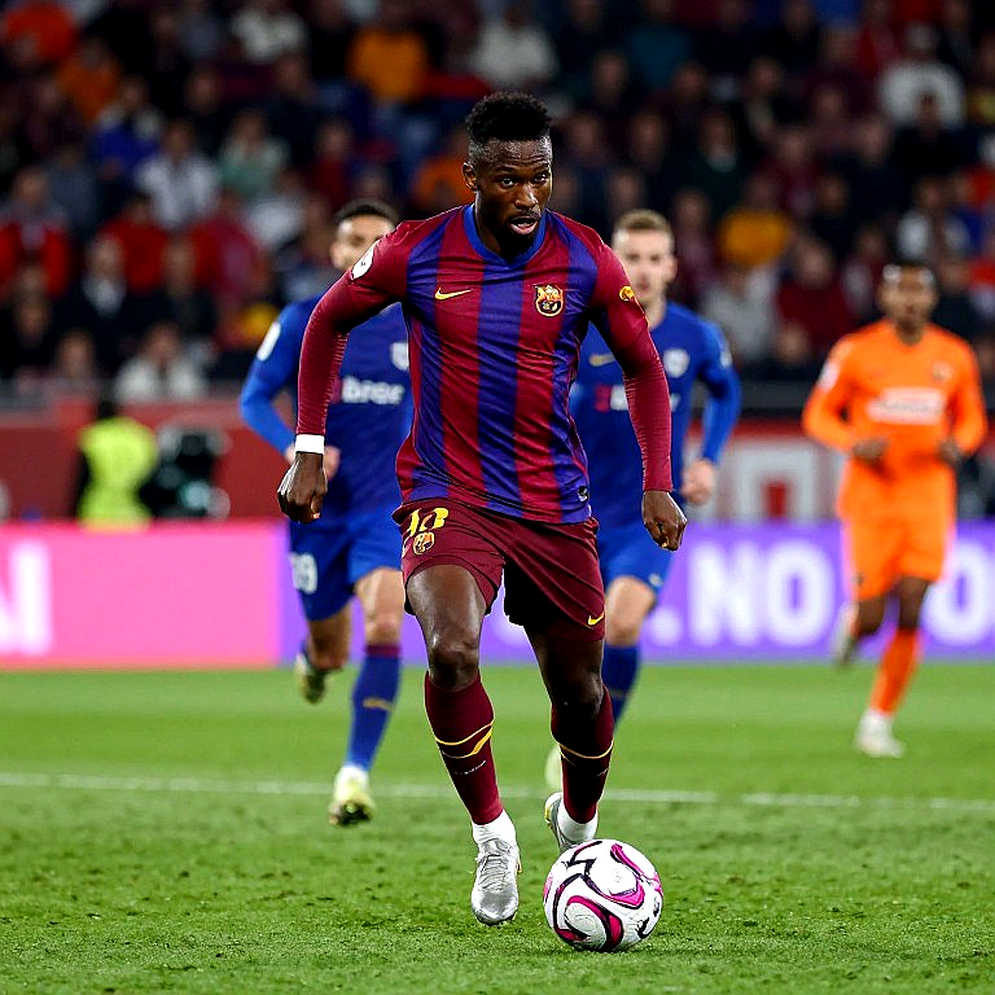 Blockchain's Footprints in the Football Transfer Market: Where Claims Run High and Data Runs Out